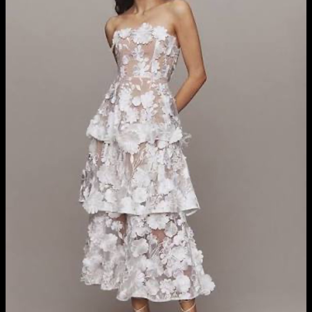 Elliatt Strapless White Floral Appliqué Tiered Dress